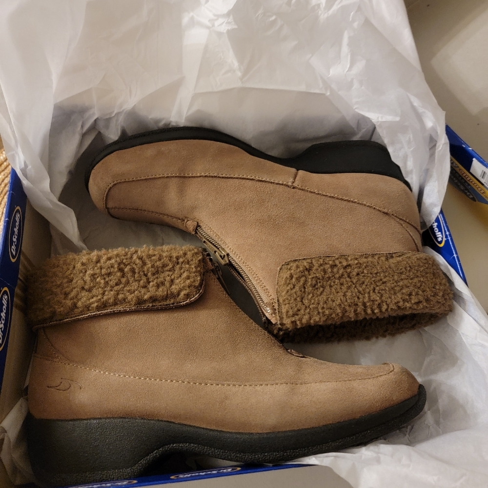 Dr Scholls boots ankle zip up lined snow boots Sz 8 Taupe Color warm insulated